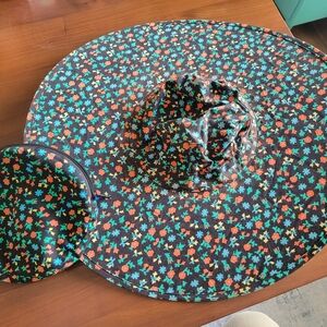 BAGGU Packable Sun Hat in Black Calico Floral